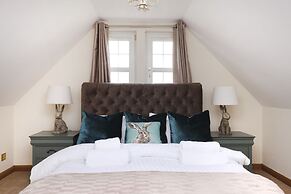 JOIVY Greenknowes Estate With Hot Tub And Bar