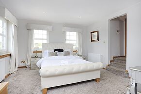 JOIVY Greenknowes Estate With Hot Tub And Bar