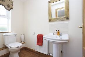 JOIVY Greenknowes Estate With Hot Tub And Bar