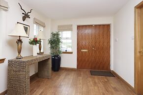 JOIVY Greenknowes Estate With Hot Tub And Bar