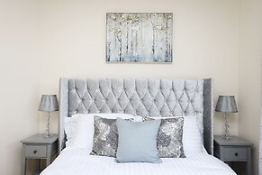 JOIVY Greenknowes Estate With Hot Tub And Bar