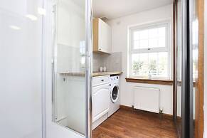 JOIVY Greenknowes Estate With Hot Tub And Bar