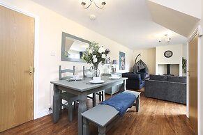 JOIVY Greenknowes Estate With Hot Tub And Bar