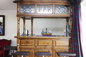 JOIVY Greenknowes Estate With Hot Tub And Bar