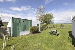JOIVY Gorgeous Cottage With Garden & Great Views