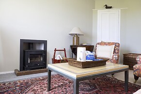 JOIVY Gorgeous Cottage With Garden & Great Views