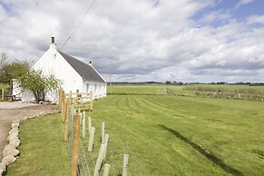 JOIVY Gorgeous Cottage With Garden & Great Views