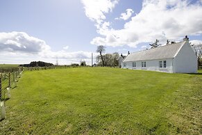 JOIVY Gorgeous Cottage With Garden & Great Views
