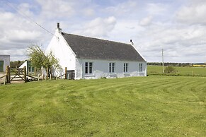 JOIVY Gorgeous Cottage With Garden & Great Views