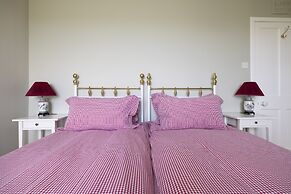 JOIVY Gorgeous Cottage With Garden & Great Views