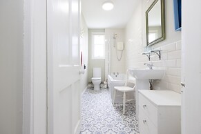 JOIVY Gorgeous Cottage With Garden & Great Views