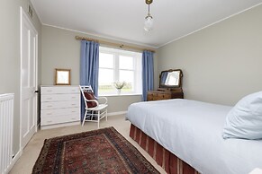 JOIVY Gorgeous Cottage With Garden & Great Views