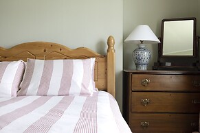 JOIVY Gorgeous Cottage With Garden & Great Views