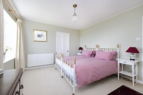 JOIVY Gorgeous Cottage With Garden & Great Views