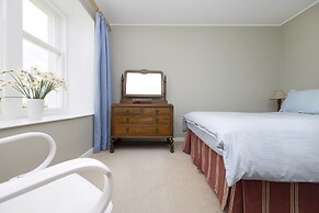 JOIVY Gorgeous Cottage With Garden & Great Views