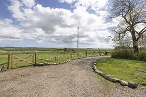 JOIVY Gorgeous Cottage With Garden & Great Views