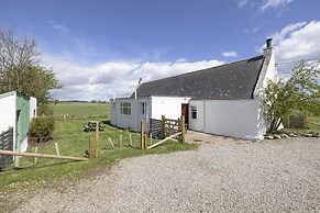JOIVY Gorgeous Cottage With Garden & Great Views