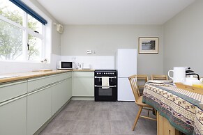 JOIVY Gorgeous Cottage With Garden & Great Views