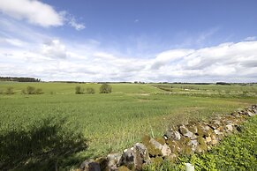 JOIVY Gorgeous Cottage With Garden & Great Views