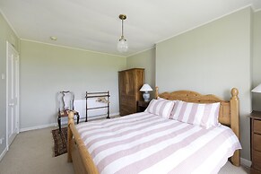 JOIVY Gorgeous Cottage With Garden & Great Views