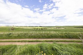 JOIVY Gorgeous Cottage With Garden & Great Views