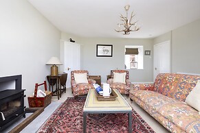 JOIVY Gorgeous Cottage With Garden & Great Views