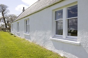 JOIVY Gorgeous Cottage With Garden & Great Views