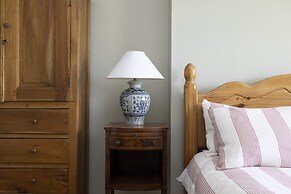 JOIVY Gorgeous Cottage With Garden & Great Views