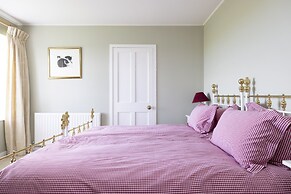 JOIVY Gorgeous Cottage With Garden & Great Views