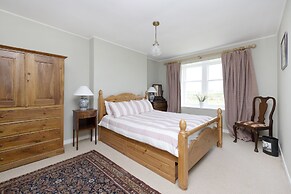 JOIVY Gorgeous Cottage With Garden & Great Views