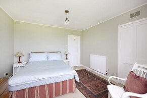 JOIVY Gorgeous Cottage With Garden & Great Views