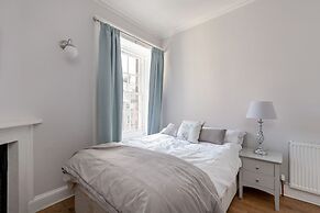 JOIVY Glamorous 3-Bed Flat Near City Centre