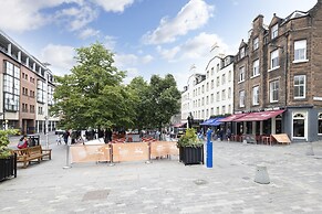 JOIVY Glamorous1-Bed Flat Overlooking Grassmarket
