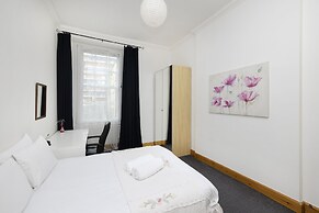 JOIVY Spacious 3 Bed Apartment In The Old Town