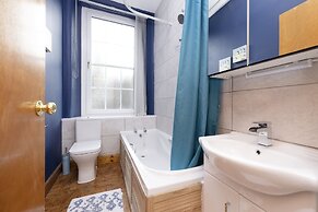 JOIVY Spacious 3 Bed Apartment In The Old Town