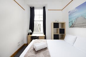 JOIVY Spacious 3 Bed Apartment In The Old Town