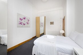 JOIVY Spacious 3 Bed Apartment In The Old Town