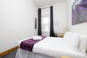 JOIVY Spacious 3 Bed Apartment In The Old Town