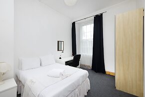 JOIVY Spacious 3 Bed Apartment In The Old Town