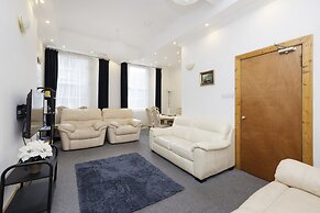 JOIVY Spacious 3 Bed Apartment In The Old Town