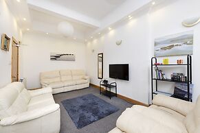 JOIVY Spacious 3 Bed Apartment In The Old Town