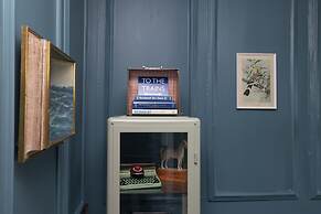 JOIVY Eclectic & Design Led 3Br Apt Near Edinburgh Castle