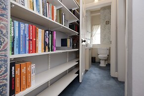 JOIVY Eclectic & Design Led 3Br Apt Near Edinburgh Castle