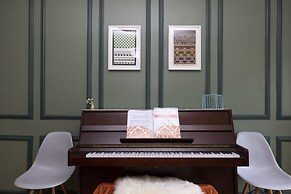 JOIVY Eclectic & Design Led 3Br Apt Near Edinburgh Castle