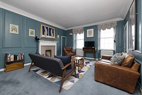 JOIVY Eclectic & Design Led 3Br Apt Near Edinburgh Castle