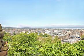 JOIVY Eclectic & Design Led 3Br Apt Near Edinburgh Castle