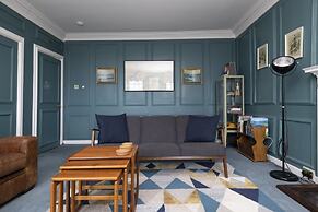 JOIVY Eclectic & Design Led 3Br Apt Near Edinburgh Castle