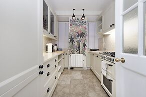 JOIVY Eclectic & Design Led 3Br Apt Near Edinburgh Castle