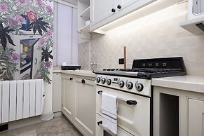 JOIVY Eclectic & Design Led 3Br Apt Near Edinburgh Castle
