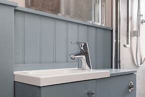 JOIVY Eclectic & Design Led 3Br Apt Near Edinburgh Castle